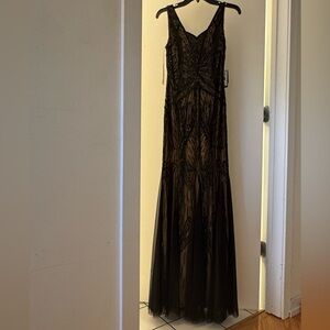 NWT -New with tags Adrianna Papell Size 0 embellished mermaid gown